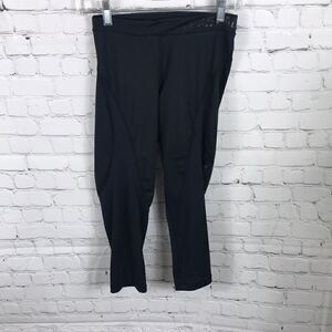 Nike Pro Blacked Cropped Leggings with mesh inlays size Small EUC inseam 22”